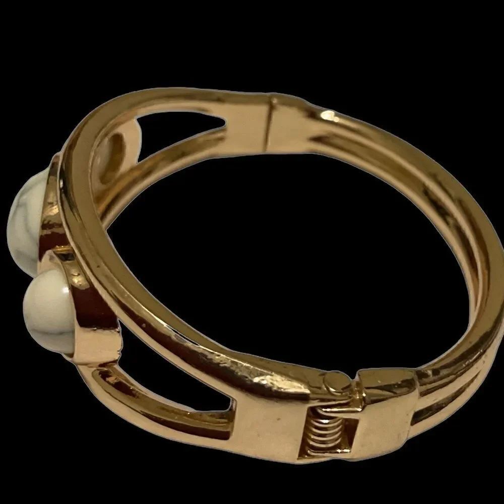White Turquoise Bracelet   - Picture 6 of 11